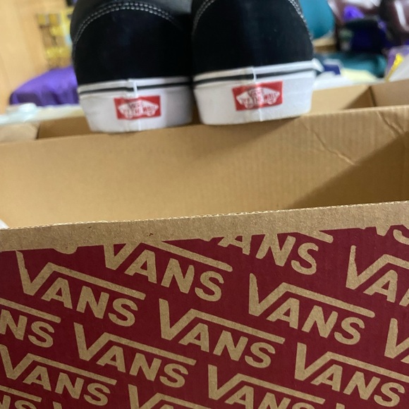 Vans Black and White Sneakers Classic Style Men’s - Picture 5 of 10